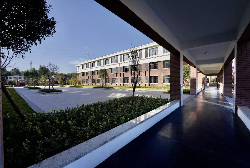 卓尔捐赠7500万建成德和学校 阎志表达深深的感恩之情