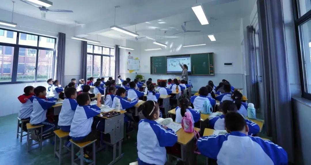 卓尔捐赠7500万建成德和学校 阎志表达深深的感恩之情