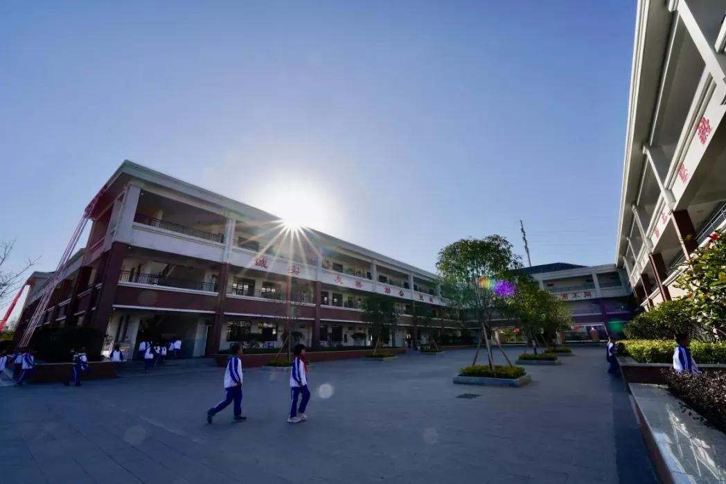 卓尔捐赠7500万建成德和学校 阎志表达深深的感恩之情