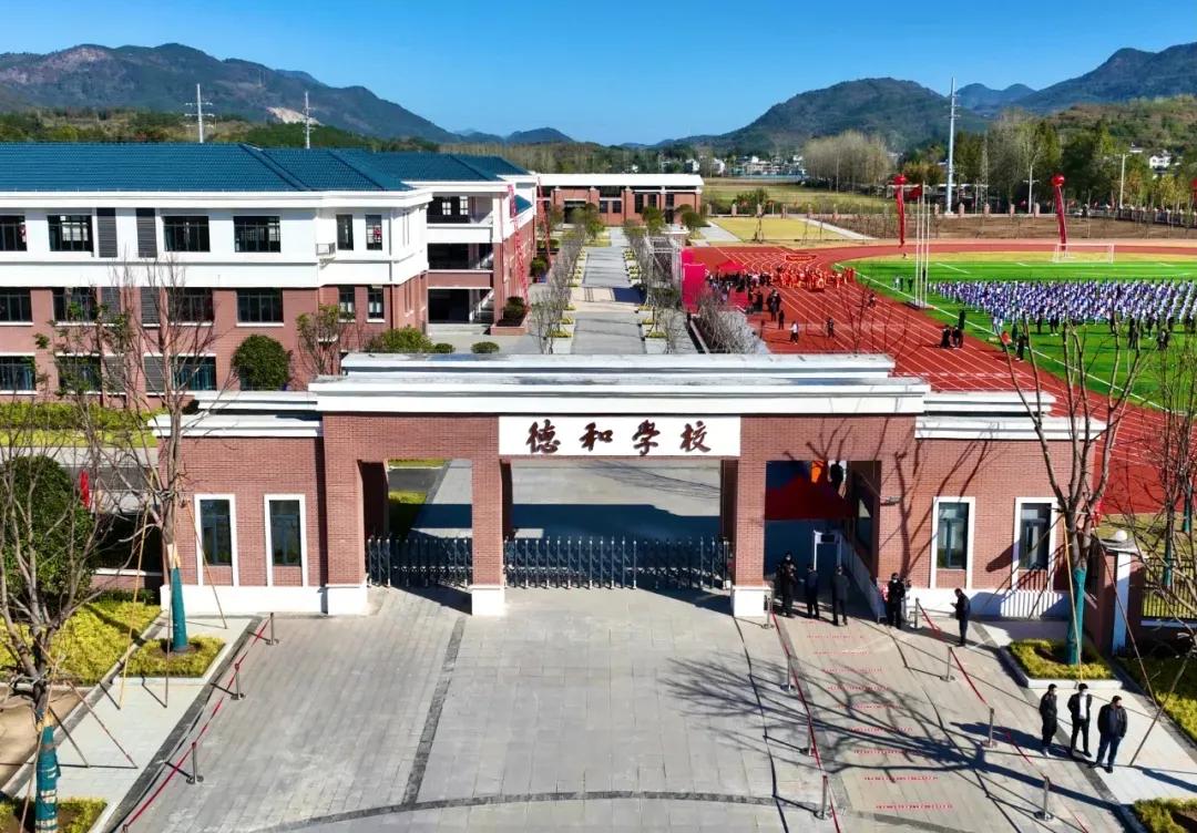 卓尔捐赠7500万建成德和学校 阎志表达深深的感恩之情